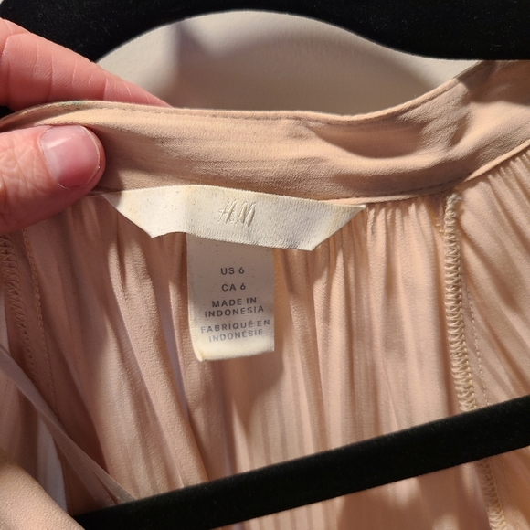 H&m blouse - Picture 3 of 3